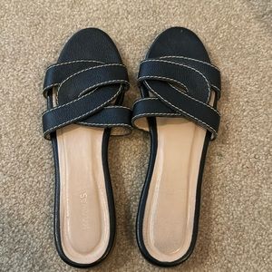 Kaanas size 8 black sandal